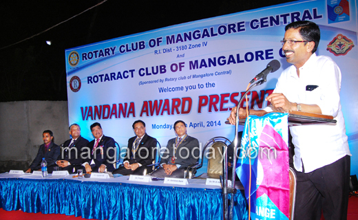 Vandana Award conferred on Dr.B.R.Shetty